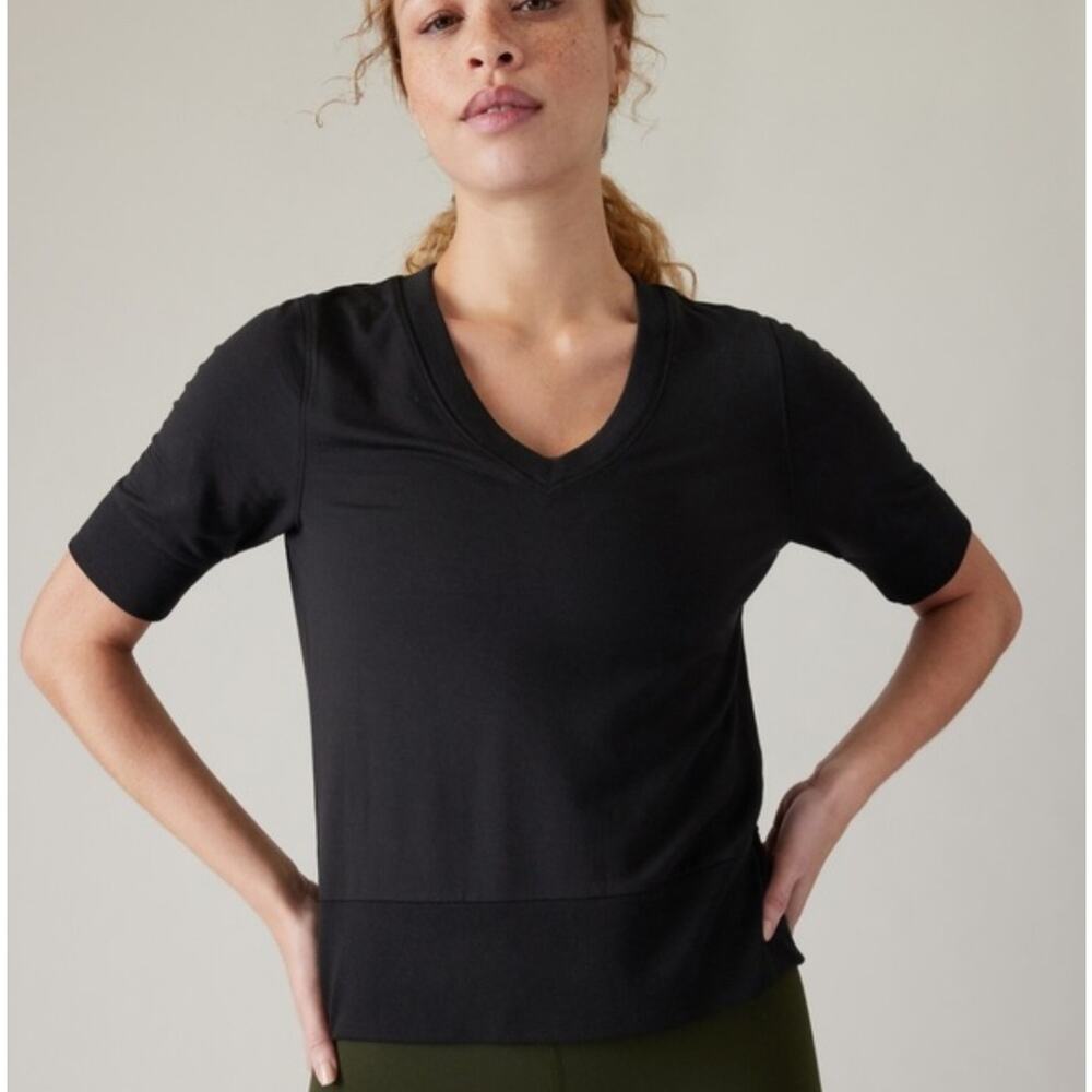 Athleta Women's Black Step Forward Sweatshirt Tee Size Medium